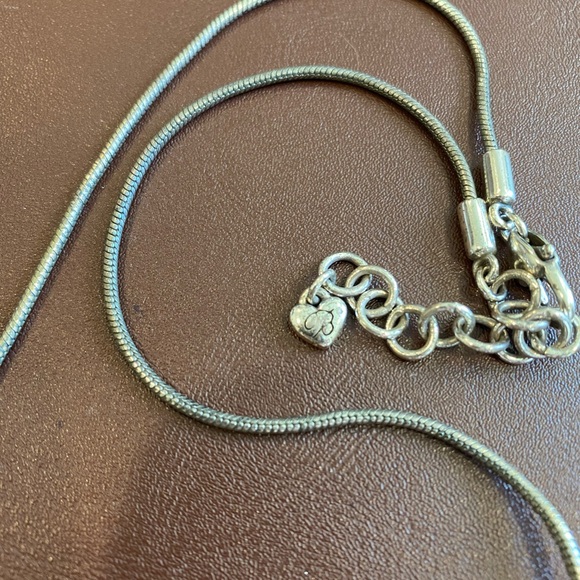 Elegant Silver Swirl Necklace - Picture 2 of 3